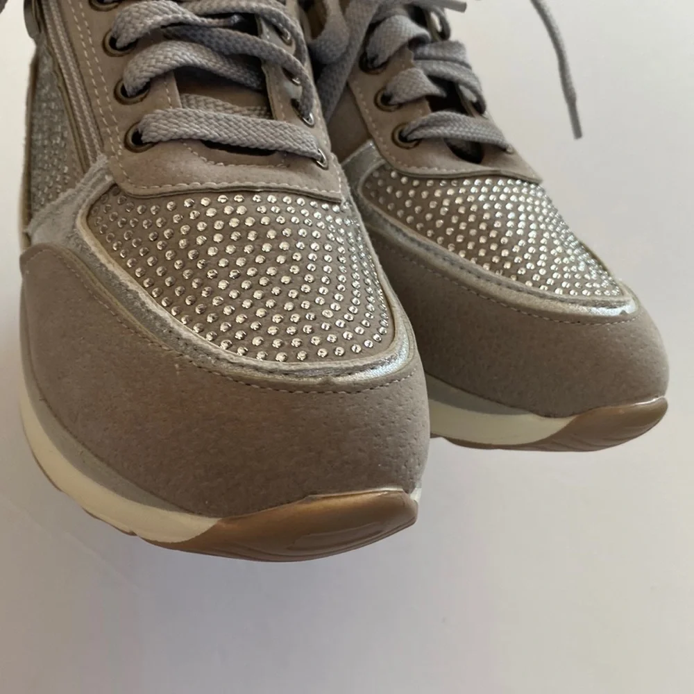 Northstar Platform walking rhinestone Sequin fashion sneakers, Size 8.5